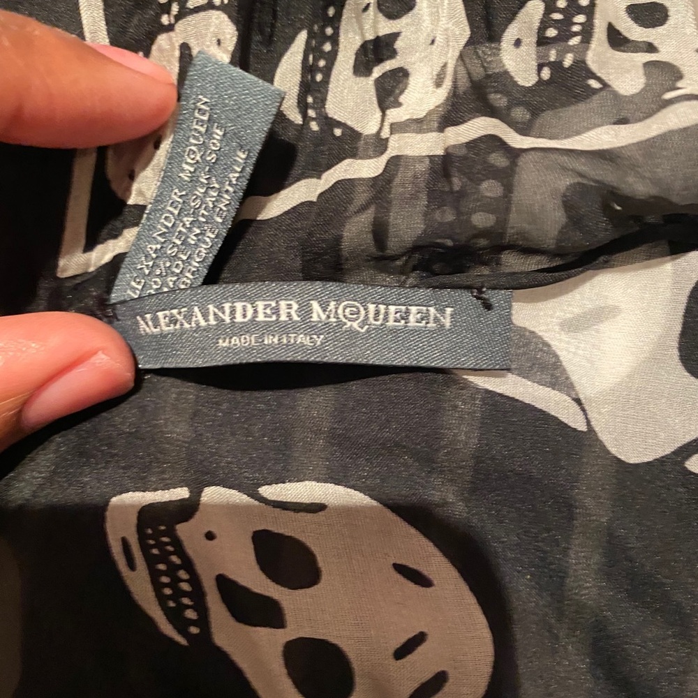 Alexander McQueen skull scarf